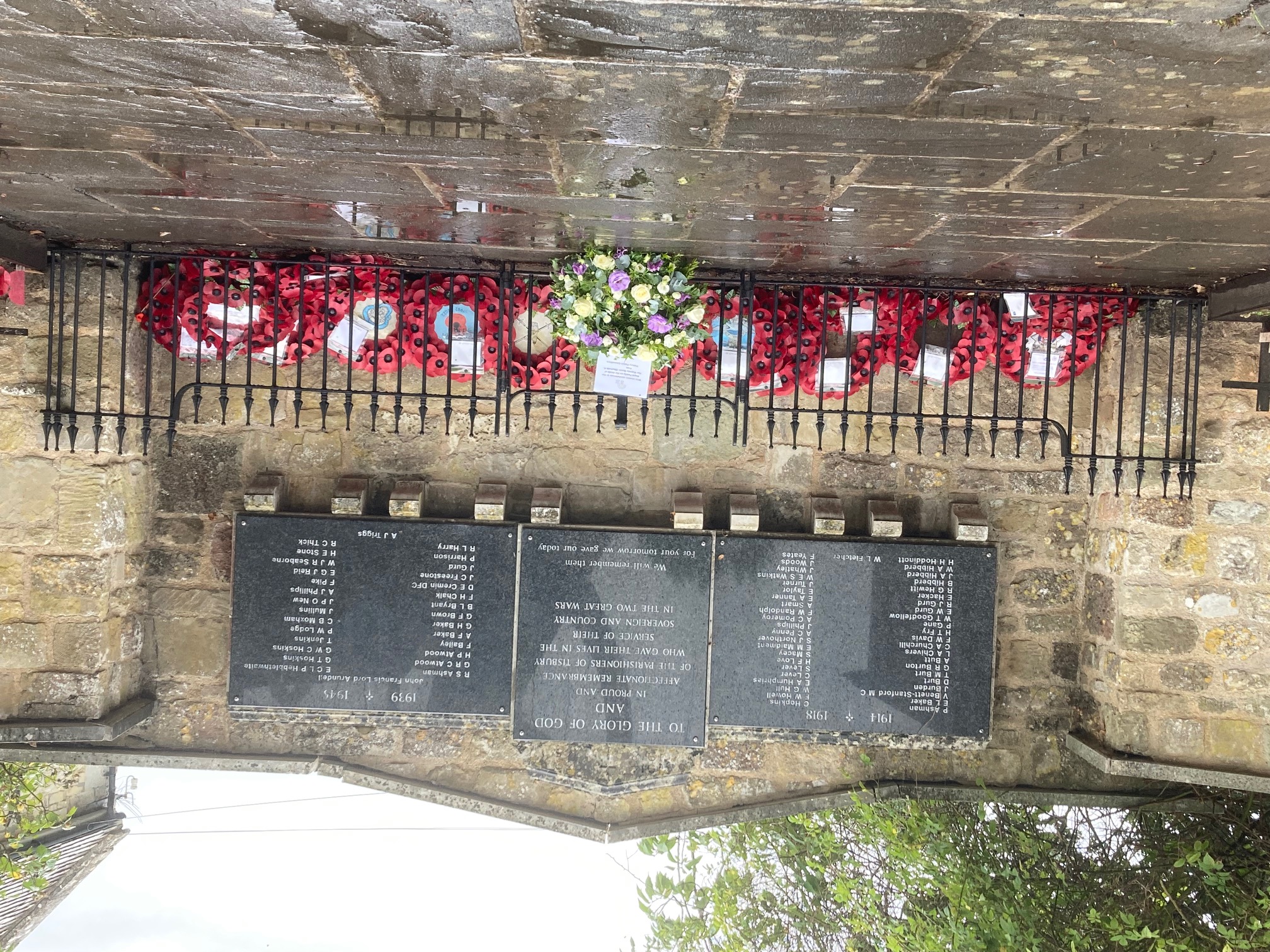 War Memorial With Wreath for HM Queen Sept 2022.jpg